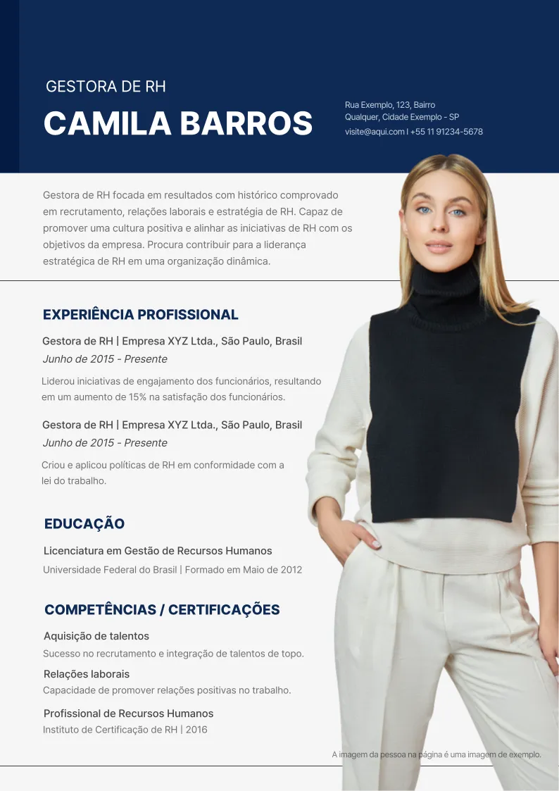 Modelo de currículo moderno e visual de Camila Barros, gestora de RH, com foto profissional à direita e informações sobre experiência, formação e competências à esquerda.