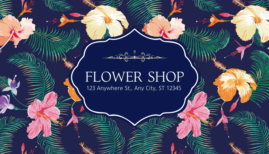 Cartão de visita de uma loja de flores com flores coloridas e folhas verdes sobre um fundo roxo, incluindo o nome da loja e endereço.
