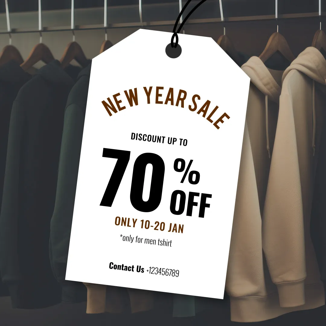 Etiqueta branca em formato de tag pendurada, com “New Year Sale”, “70% OFF”, “Only 10–20 Jan” e “Contact Us +123456789”, diante de jaquetas masculinas em cabides.